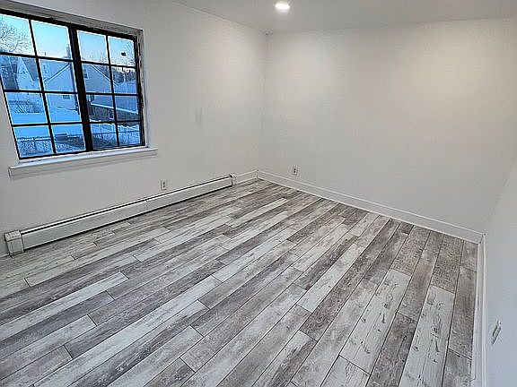 5th image of 276 Van Pelt Ave