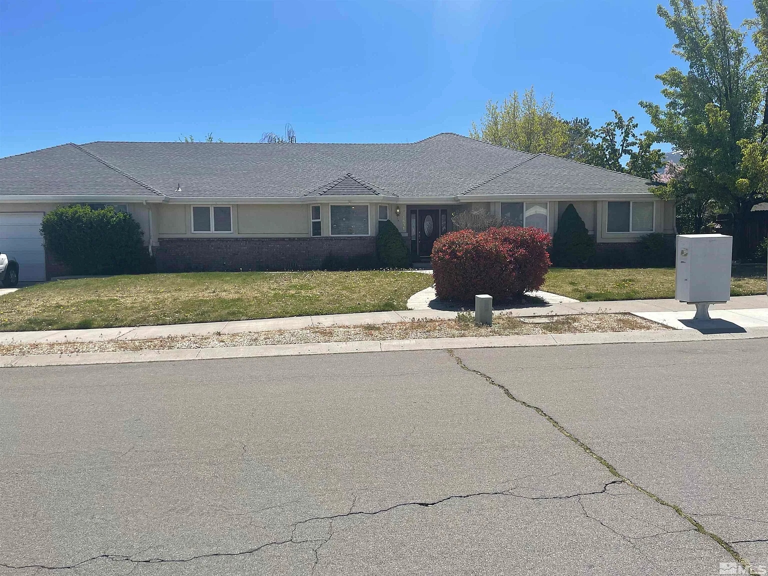 1631 Evergreen Dr photo 1