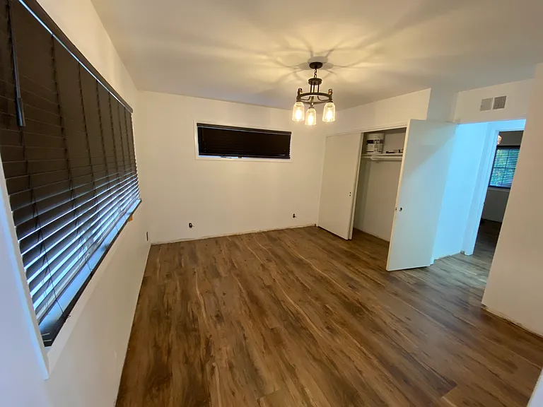 12862 Sylvan St — Photo 7