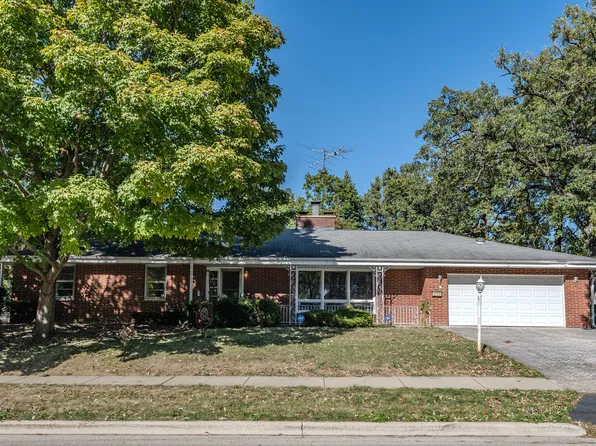 230 Harvey Ave, Grayslake, IL 60030