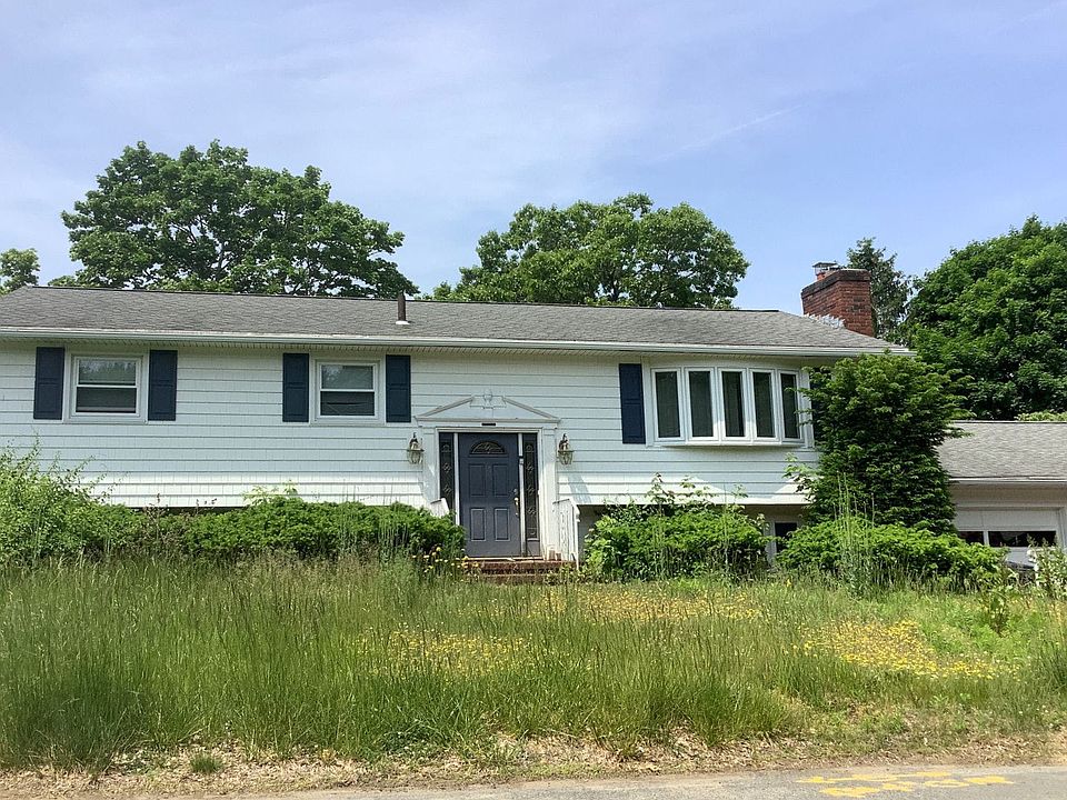 1st image of 16 Stoney Brook Rd