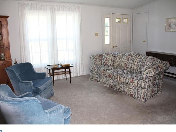 5th image of 108 Deerfield Dr