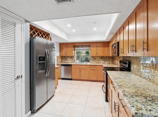 121 W Plumosa Ln, Lake Worth, FL 33467