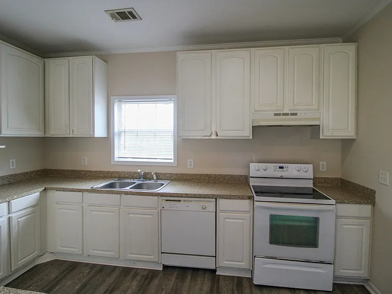 122 Meadows Ln — Photo 11