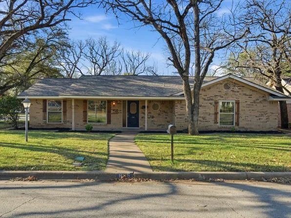 925 Mountain Ter, Hurst, TX 76053