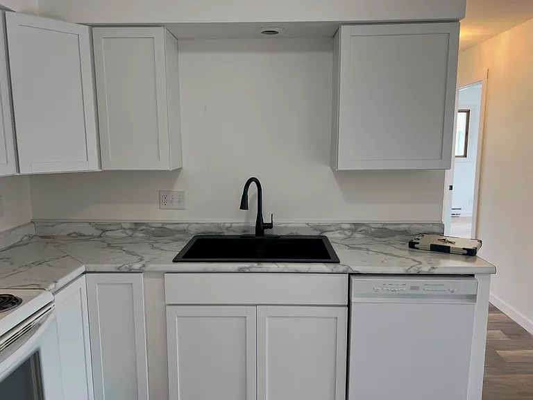 915 Genrich St #2 — Photo 4