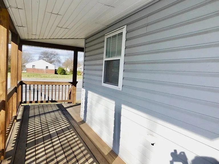 818 E Washington St — Photo 23