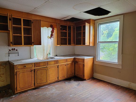 4th image of 107 Warren Ct