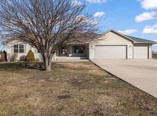 1400 Rock Creek Dr, Maxwell, IA 50161