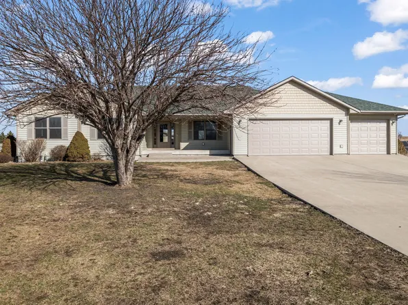 1400 Rock Creek Dr, Maxwell, IA 50161