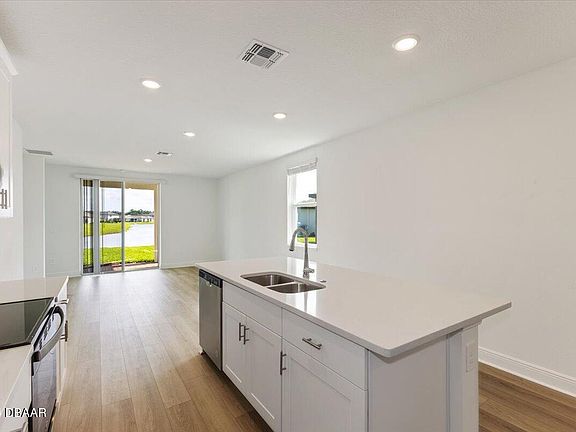 3rd image of 221 Links Terrace Blvd