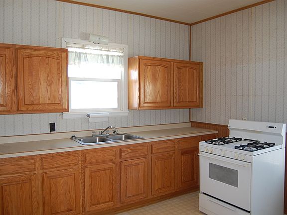2nd image of 1409 Okabena St