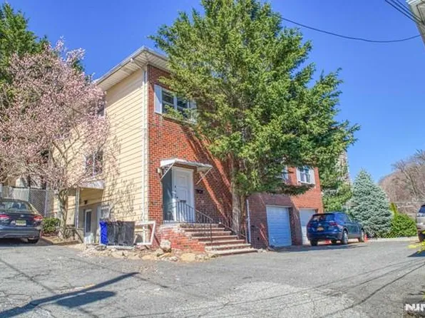 1462 River Road image 1 of 9