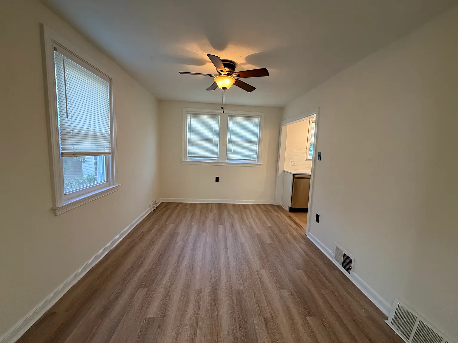 3 bed, 1600 sqft, $2,200 — Photo 3