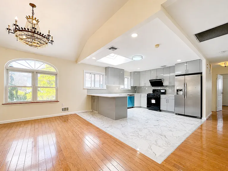 209 Paulding Ave #1 — Photo 11