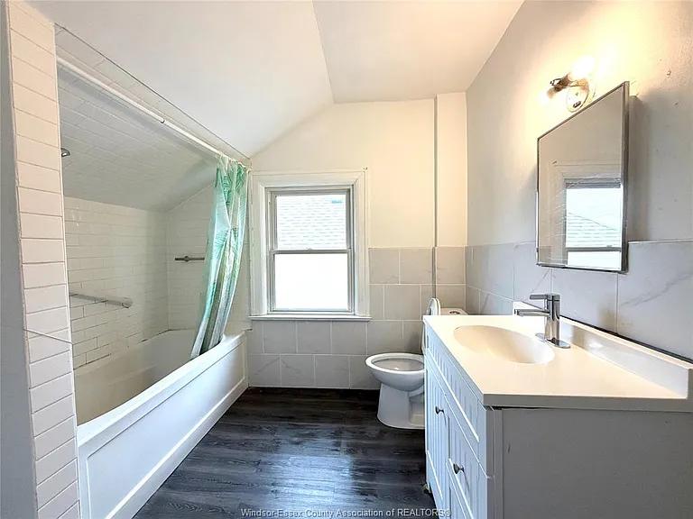 1117 Dougall Ave — Photo 4