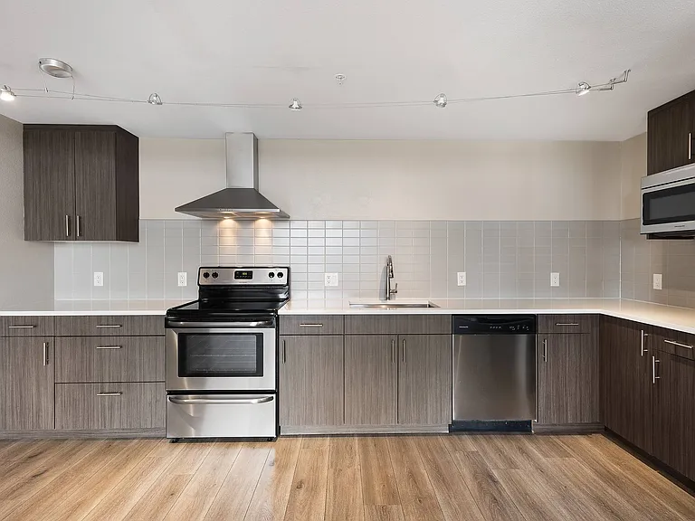 E14 Apartments — Photo 40