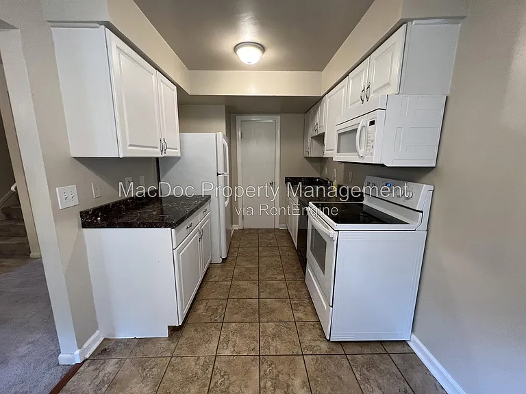 14611 Earlham Ct — Photo 9