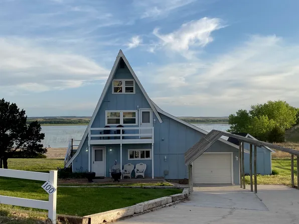 100 Lakeshore, Lewellen, NE 69147