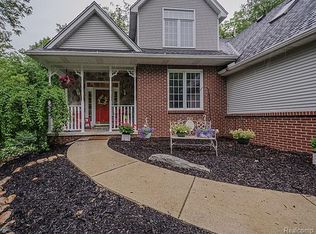 7213 Cowell Rd, Brighton, MI 48116