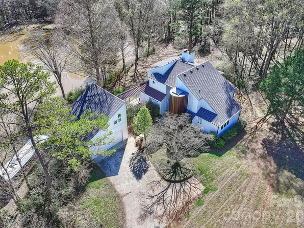 13730 Capriole Ln, Matthews, NC 28105