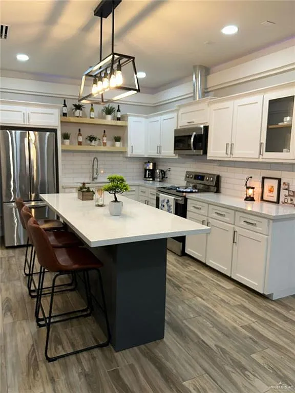 3 bed, 2.0 bath, 4754 sqft, $1,200 — Photo 4