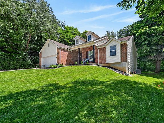 3rd image of 1607 Brookridge Circle Dr