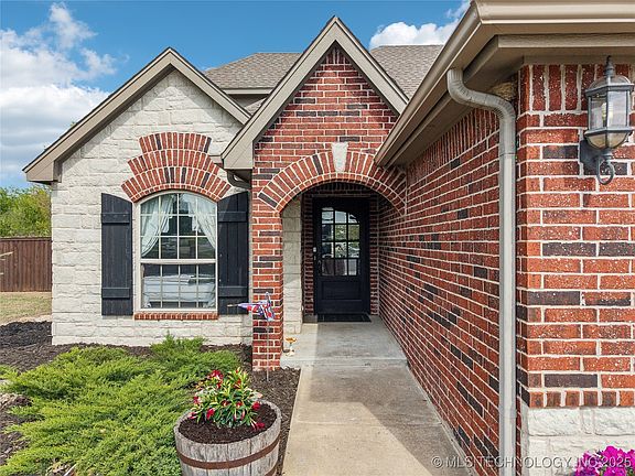 3rd image of 4971 Trade Wind Dr