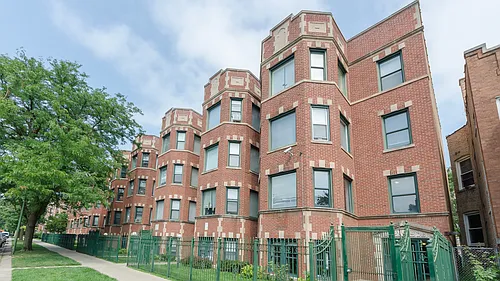 6901-17 S. Paxton/2211-17 E 69th St. Photo 1