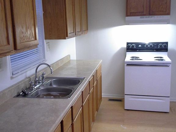 4th image of 220 N Traub Ave