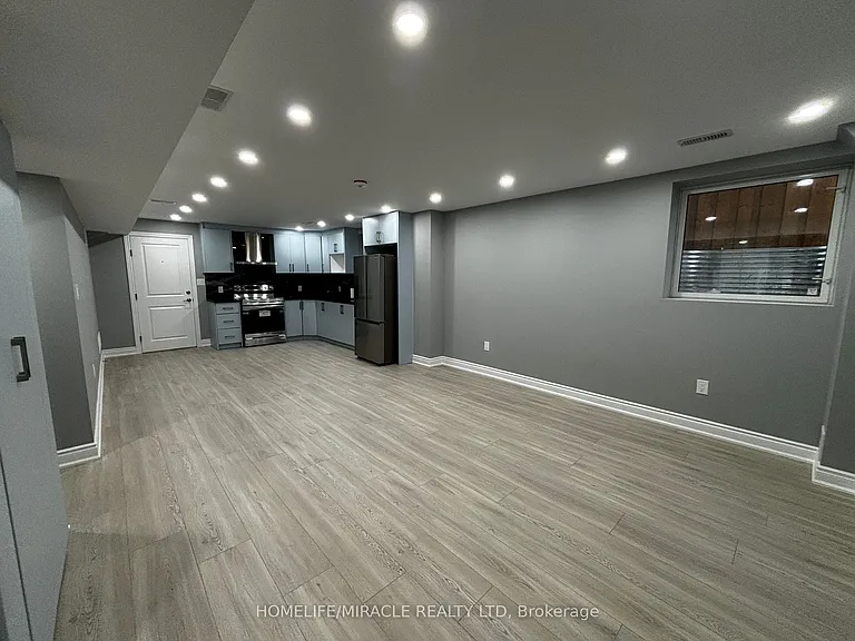 35 Merrimac Dr — Photo 17