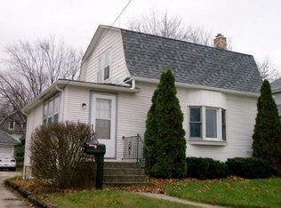 518 E Judd St, Woodstock, IL 60098