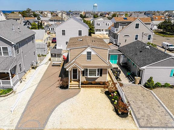 4th image of 202 Sprague Ave