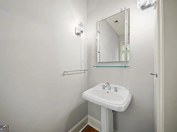 4th image of 1115 Glenridge Pl