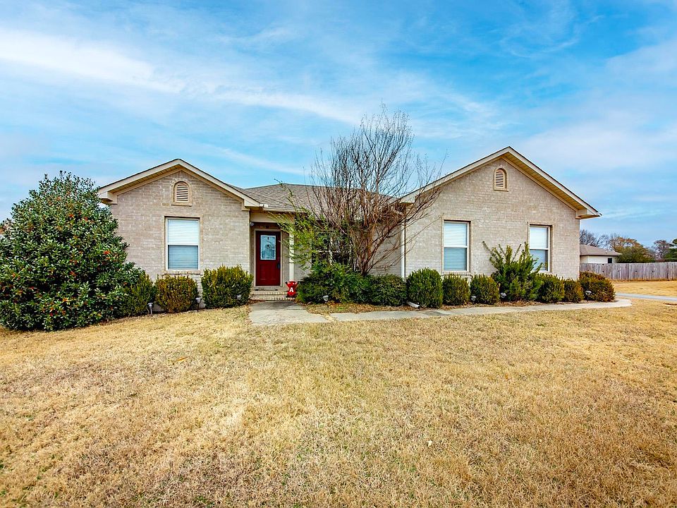 1st image of 11 Birchwood Dr