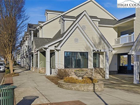 3rd image of 406 E Union Street #B