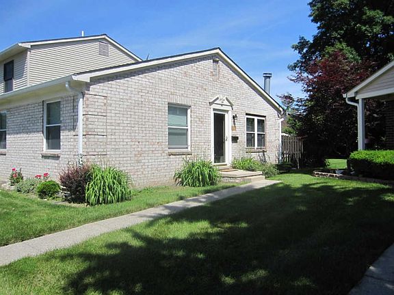 3rd image of 8431 Lakeview Ct