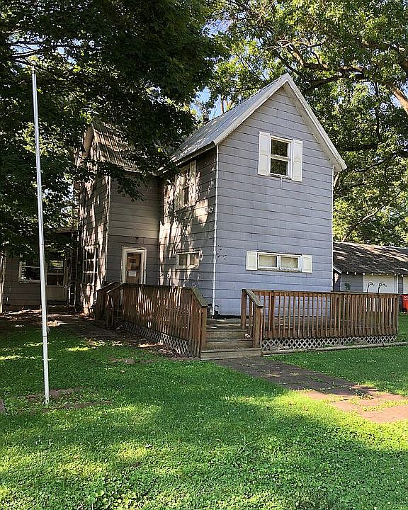 2nd image of 212 E Chestnut St