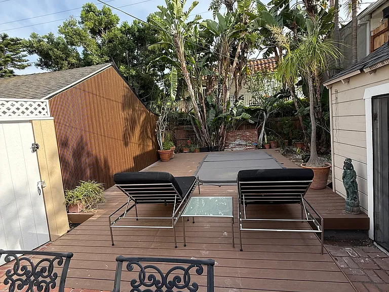 8748 Ashcroft Ave — Photo 37