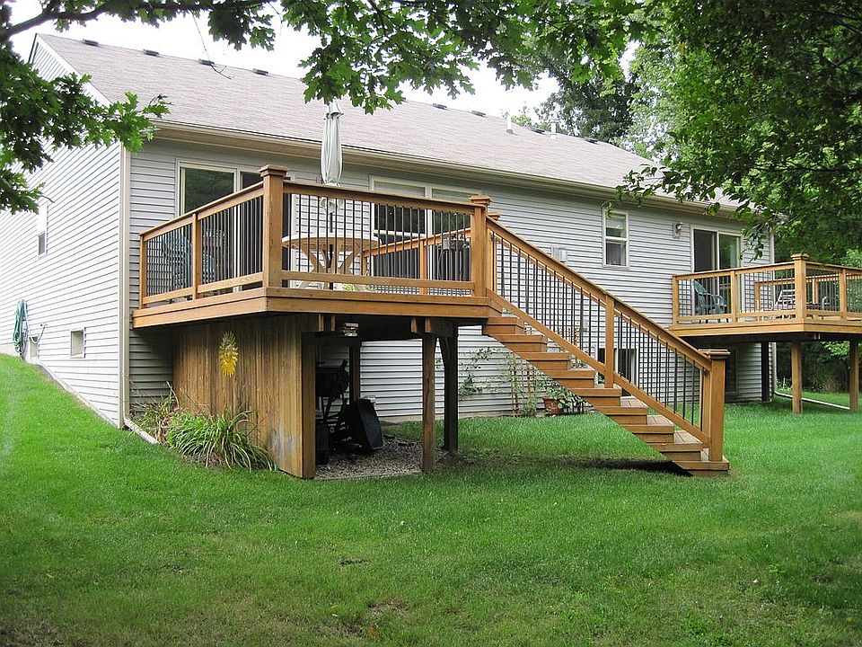 2nd image of 696 Hewitt St