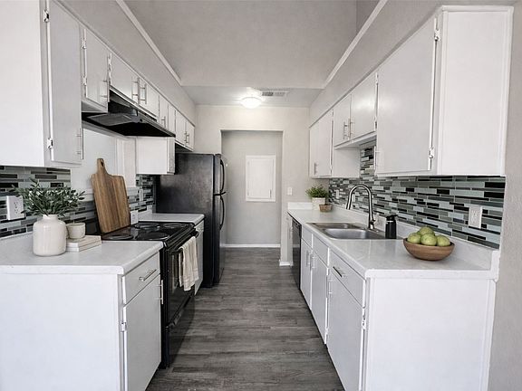 3rd image of 1122 Millview Dr #2004