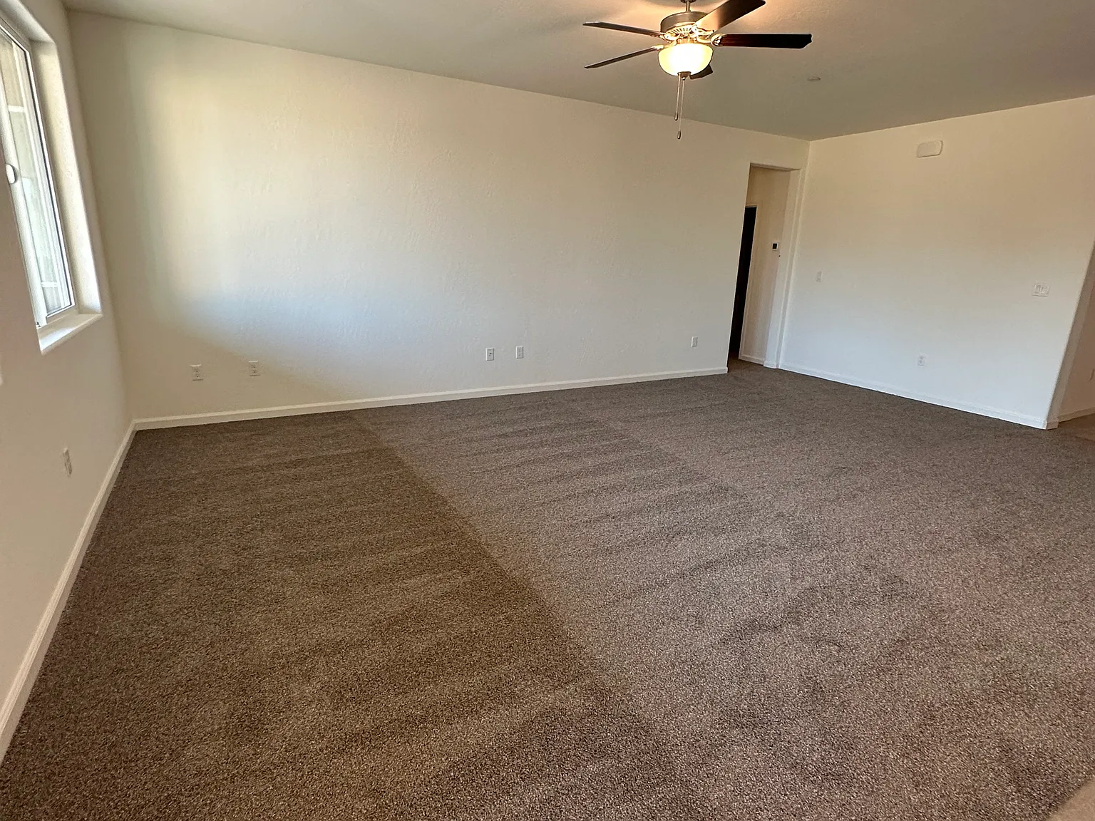 W Poppy Springs Ln, Hanford — Photo 3