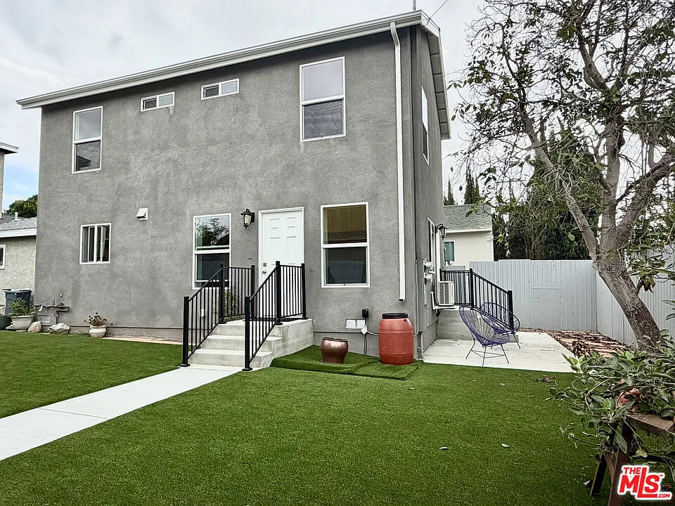 3 bed, 2.5 bath, 1200 sqft, $3,300 — Photo 3