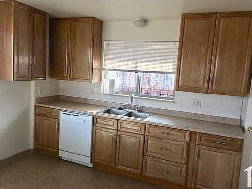2nd image of 3631 N Forest St