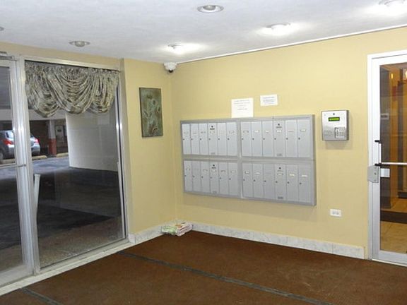 2nd image of 2930 N Harlem Ave APT 4B