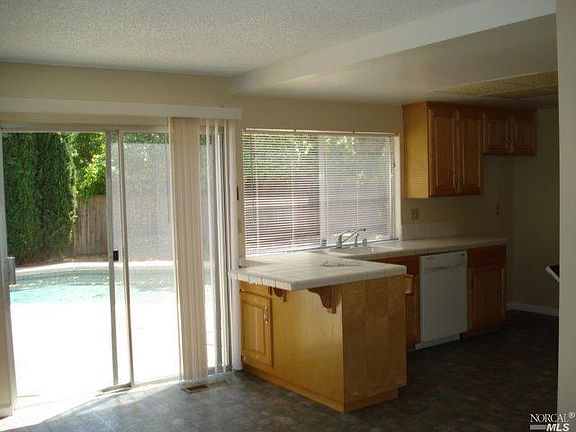 3rd image of 107 N Park Dr