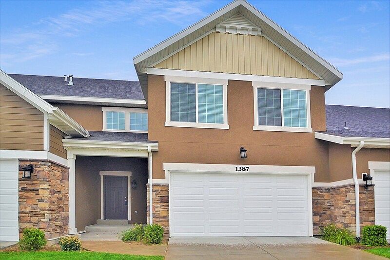 1st image of 1387 W Plumrose Way