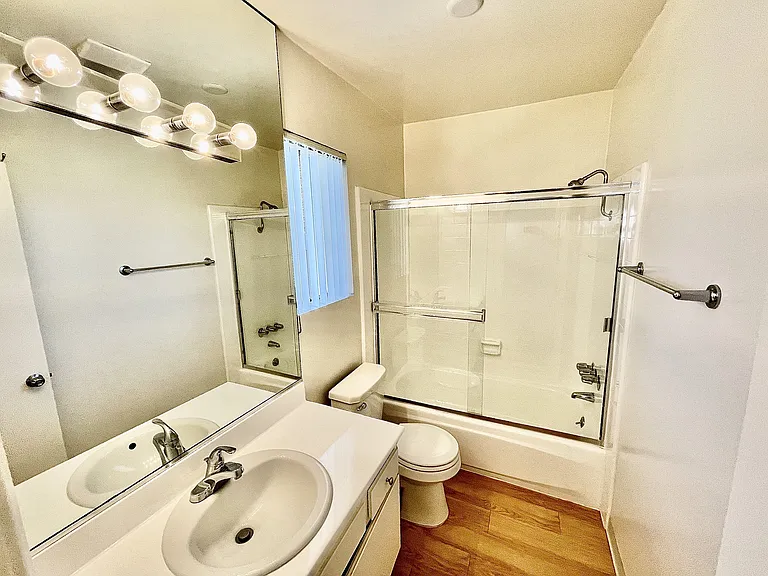 Encino Town & Country — Photo 17