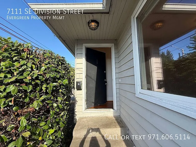 7111 SE Division St — Photo 2