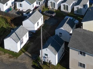 8 Page Ln, Hampton, NH 03842